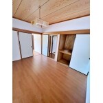 中古住宅をご購入後、洋室の壁、床を貼替致しました
