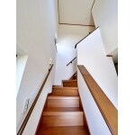 中古住宅をご購入後、階段のリフォームをさせて頂きました。