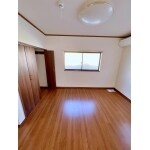 中古住宅をご購入後、洋室の天井、壁、床を新しく致しました。