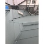割れてしまった屋根をカバー工法で再生
