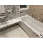 足を伸ばして、日頃の疲れを癒やせるような広い浴槽へ！