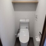 トイレ、壁、床一新しました。