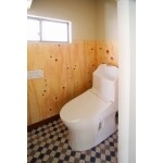 無垢材を感じられるトイレ空間