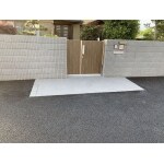 道路に面しているので、目隠しと防犯のための門扉を設置しました