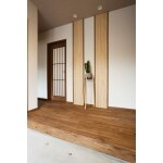 デザインウォールと和風の建具ですっきりとした玄関に