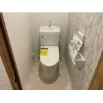 【トイレ】アクセントクロスで引き締めたトイレ