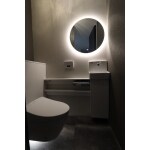 間接照明が印象的なトイレ
