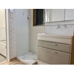 洗濯機を置くために少し拡張した洗面所