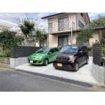 ゆとりある駐車場に、遊び心あるエントランス