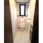 お掃除がしやすくすっきり明るいトイレ空間を演出