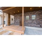 ウッドデッキ調の玄関