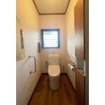 クリエラスクでまとめた温かみのあるトイレ空間