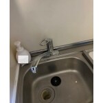 賃貸物件のバルブ型キッチン水栓をシングルレバー水栓に。