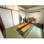 光沢のある格子柄がアクセントの心地よい和室