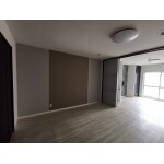 張り分けアクセントクロスがおしゃれなモダンな寝室