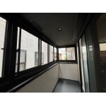 バルコニーに風除窓を設置