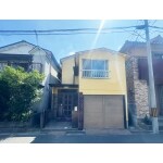 オレンジ系の明るいカラーで塗装し生まれかわった外壁