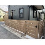 日差しで傷んでしまったウッドフェンスを取り替えました