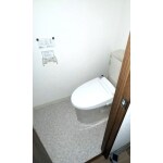 和式トイレから洋式トイレへ　コンセントも新設
