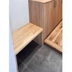 ベンチがある玄関