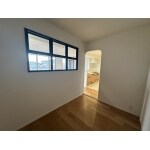 室内窓とアーチの入り口がかわいいお部屋