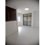 壁と床を白で統一し、明るいお部屋に大変身