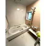 浴室内に勝手口があるタイル張りのお風呂をリフォーム