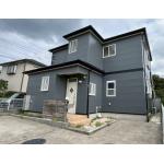 白い窓枠が映える上品なモダン外観に変身