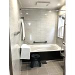 モダンで洗練されたバスルームはあたたかさも抜群