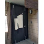 玄関ドアをカバー工法で交換