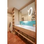 木目を生かした造作洗面台ですっきりとおしゃれを実現