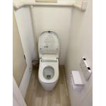 すっきり広々！圧迫感を抑えた快適トイレへ