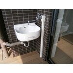 トイレ内に新たに小便器新設とベランダにも給湯。
