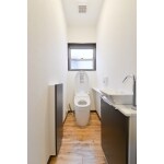 シンプルでデザイン性のあるトイレスペース