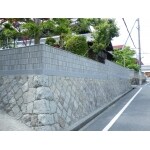 和風をイメージした塀に一新。