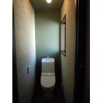 奥行きあるトイレ空間