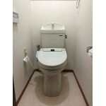 痛んだ床も施工！予算内で良心的価格のトイレを。(茨城)