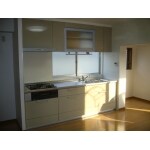 明るい部屋で、使い勝手の良いキッチンに
