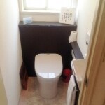 抗菌床材で清潔快適なトイレリフォーム