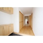 廊下:全て無垢の建材を使用し木の温もりを。