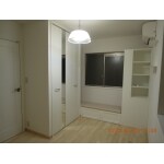 中古戸建ての内装を一新。無垢の床材であたたかみのある空間に