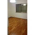 中古戸建ての内装を一新。無垢の床材であたたかみのある空間に