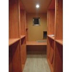 中古戸建ての内装を一新。無垢の床材であたたかみのある空間に