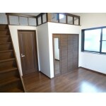 空間利用で広々・明るい子供部屋。
