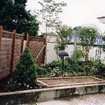四季折々の花を楽しむことのできる庭のリフォーム