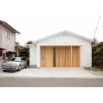 スリットのガラスから光が入ります。
