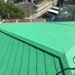 鮮やかなグリーンで屋根塗装