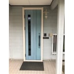 アイスブルーの玄関ドア