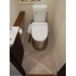 トイレの床をモダンなカラーのフロアタイルに変更