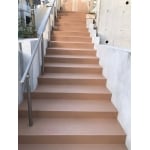 外階段を美しく、防滑塗料と手すり延長で安全性をアップ。